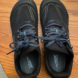 Altra Superior size 9.5 women’s. Worn a couple times look brand new.